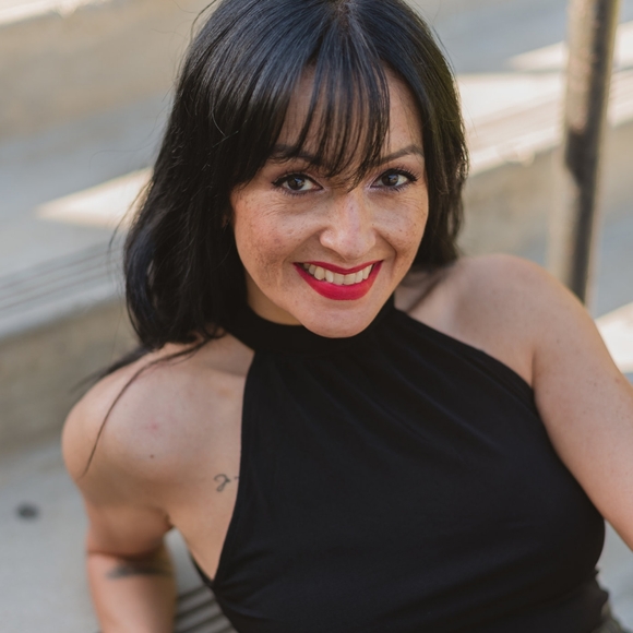 Meet your Posher, Cari - Picture 2 of 3